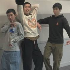 sing_0418's tweet photo. @schl2l8__ @0___ill220 変なポーズで撮ろうね https://t.co/8mTKnKcqgE