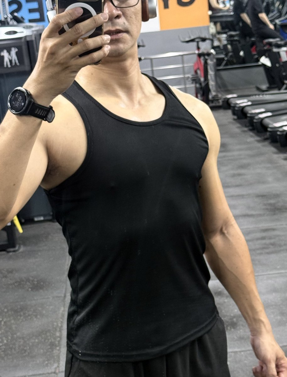 Giangphamjg's tweet photo. Mồ hôi hôm nay zíu bự ngày mai ✌️ https://t.co/T5i5CkkN4Z