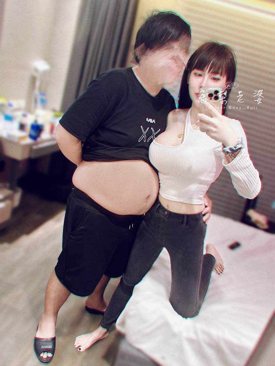 Hey_Ruli2's tweet photo. 誰說男生一定要有腹肌才帥🤭

肚肚男抱起來真的很有安全感❤️

尤其是這種肉肉的身材，越看越有魅力是怎麼回事啦😳

來～老實說！
你們是腹肌派，還是肚肚男派？ 👀

#肚肚男 #駕馭 #慾女 https://t.co/iTIzNTW5N0