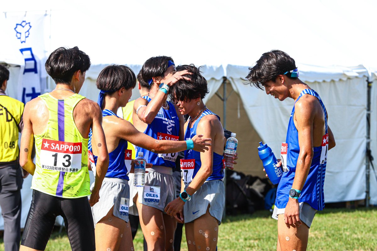 NMCDTK0805's tweet photo. #箱根駅伝予選会 

ゴール後待機所に戻ってきた平井くんを「ほんとにありがと！！あれのおかげで前に出る勇気が出たよ！！」という言葉と共に迎えた脩くんと同期として称えながら労る純平くん。ライバル視しながらも支え合って走った主力ズ、めちゃくちゃいい絆😭✨

#東海大学 https://t.co/Rgx4bxafXp