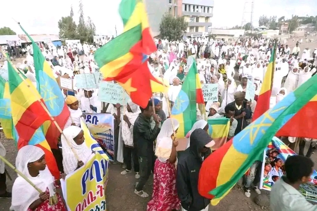 MMuhabie's tweet photo. በላሊበላ ከተማ  የሀገር መከለካያ ሠራዊትን የሚደግፍ ሕዝባዊ ሰላማዊ እየተካሄደ ነው። 

በሰሜን ወሎ ዞን ላሊበላ ከተማ አሥተዳደር  የሀገር መከለካያ ሠራዊትን የሚደግፍ ሕዝባዊ ሰላማዊ እየተካሄደ ነው። https://t.co/hX5LXntY8S