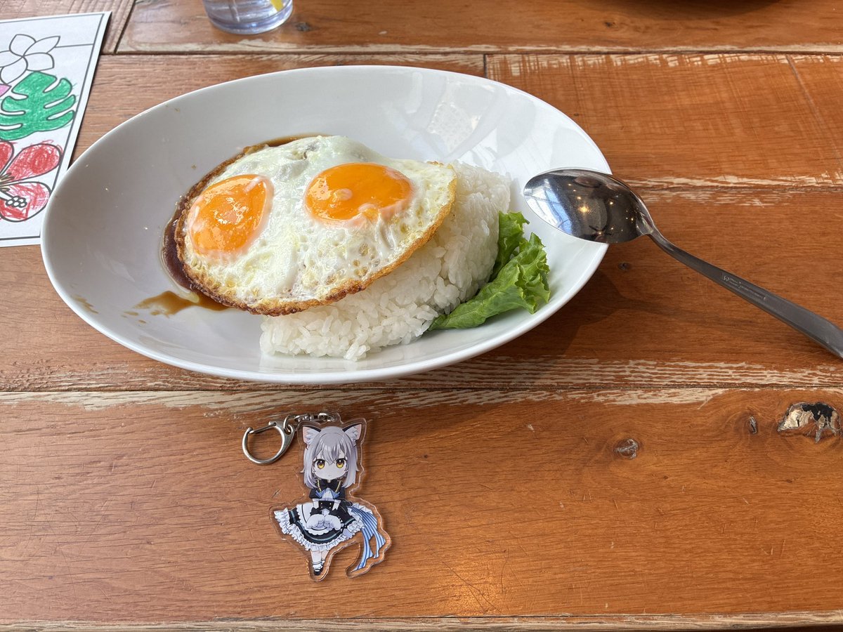 Solare0225's tweet photo. ポケセンに行ってきた🖐️
開店1時間前に入場整理券を受け取り、スタバで時間潰してから入店。
子どもがポケカ教室に参加したり、ハロウィン衣装のピカチュウを見てきた😊
昼食はロコモコ以外にホイップクリームが大量のパンケーキをみんなで分けて食べた😋 https://t.co/LDzaysyl3O