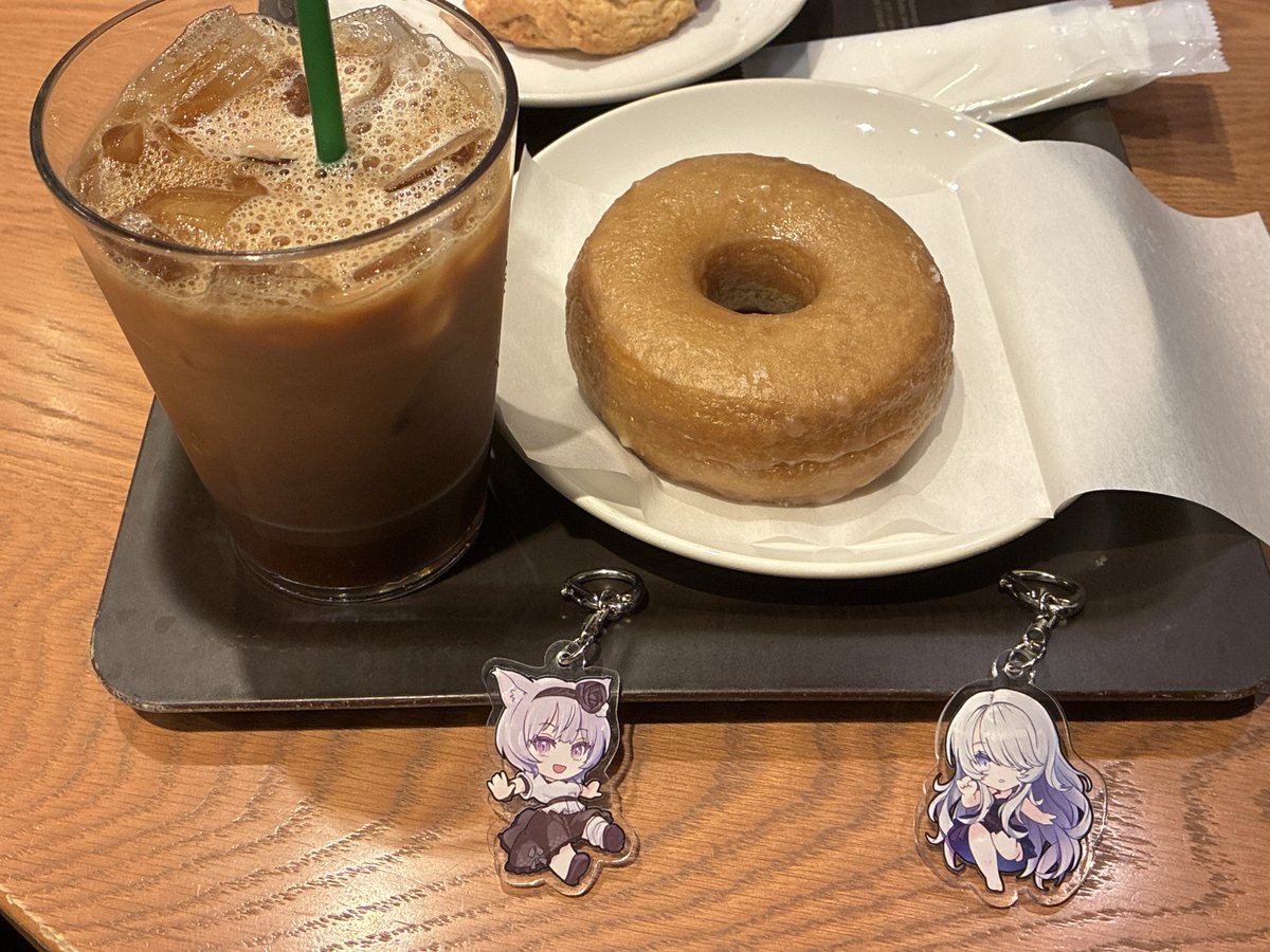 Solare0225's tweet photo. ポケセンに行ってきた🖐️
開店1時間前に入場整理券を受け取り、スタバで時間潰してから入店。
子どもがポケカ教室に参加したり、ハロウィン衣装のピカチュウを見てきた😊
昼食はロコモコ以外にホイップクリームが大量のパンケーキをみんなで分けて食べた😋 https://t.co/LDzaysyl3O