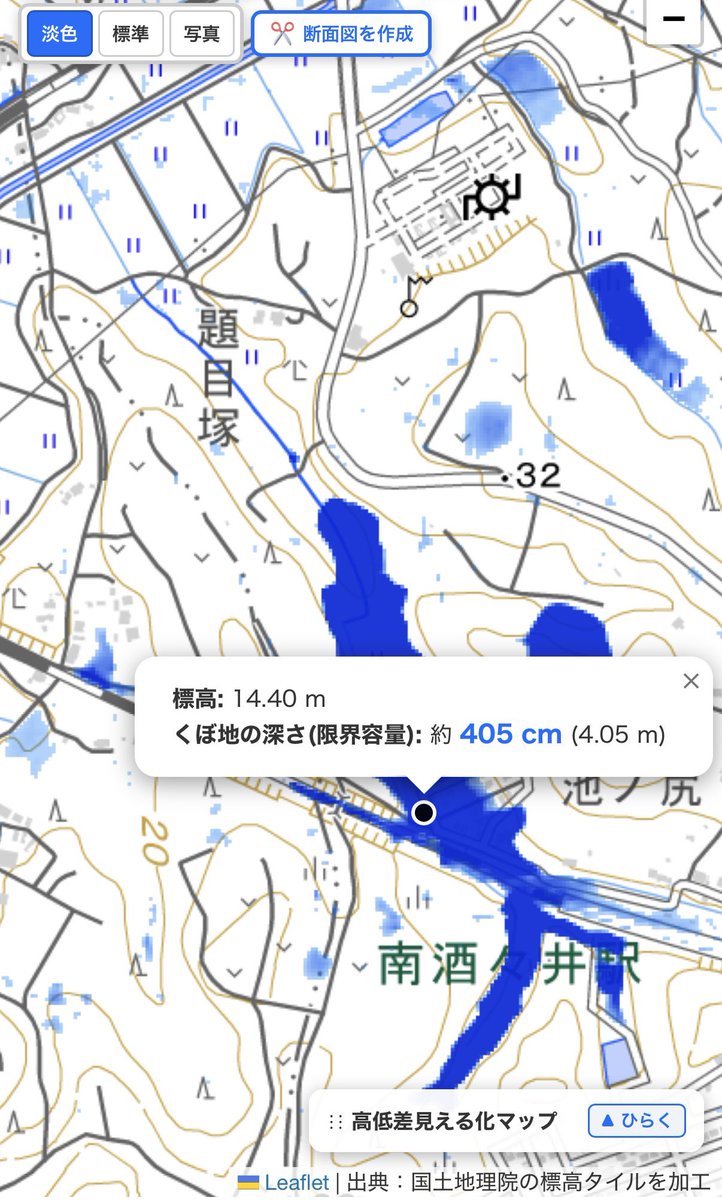 jibansaigai's tweet photo. 千葉県酒々井町の住宅地。浸水後、水が引いた住宅。室内も思い出のアルバムも水浸し、まだ水も残る。
水路閉塞以前に谷筋にあり、崩落盛り土を含め、下流側の土の除去によりくぼ地の解消が必要かと。さらに降雨時には周囲から湧水も集まりやすいですから＞関東地整さん

#高低差見える化マップ より https://t.co/62dzDhsCgO