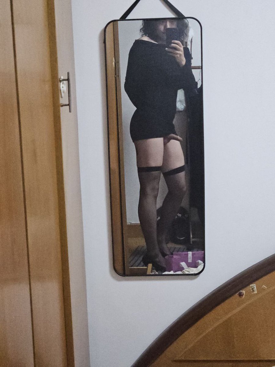 ReneLiu77's tweet photo. 女装人妖的裙子下面还能有什么呢
#雌堕 #女装 #男娘 https://t.co/Lbyf2xx5CM