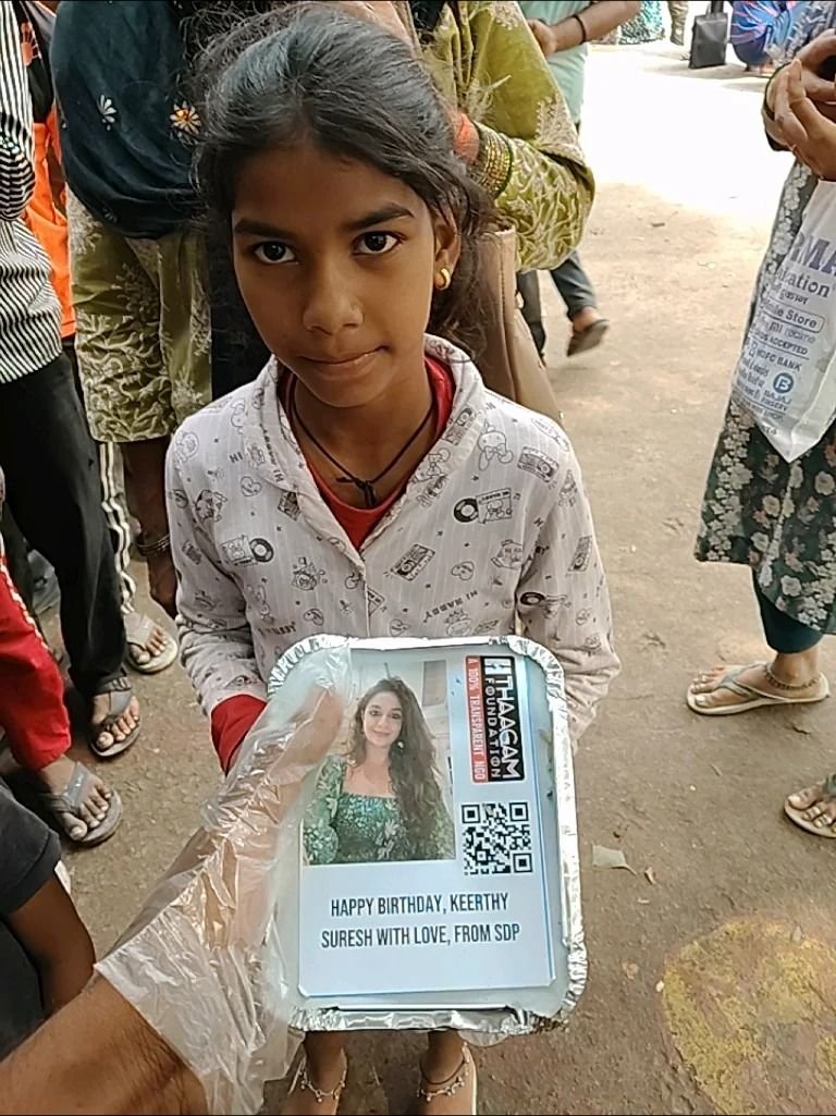THEYCALLOG's tweet photo. Happy Birthday, Keerthy Suresh Garu 🎂❤️

A small act of kindness, a little food, and a lot of love. ❤️
Celebrating your special day by spreading smiles and sharing happiness with those in need.

With Love, From SDP ❤️🤗 (Keerthysureshfan_)

#HBDKeerthySuresh @KeerthyOfficial https://t.co/XXO4X86i1K