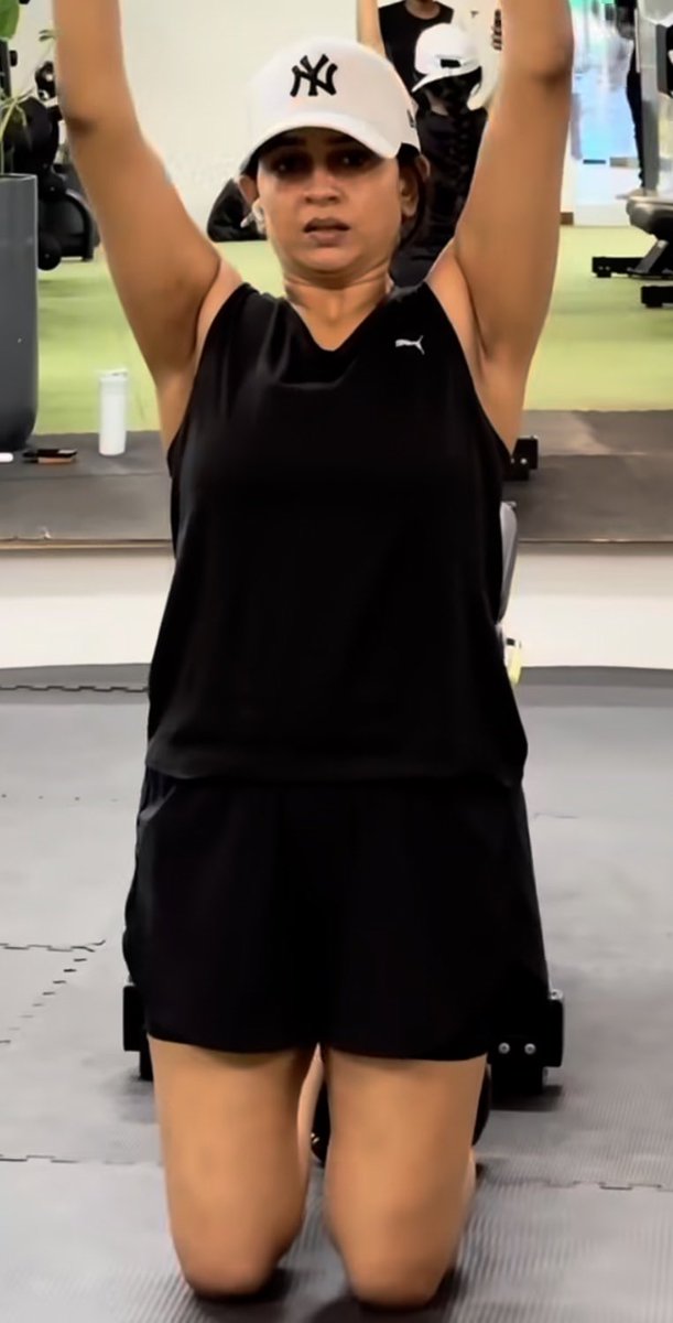 wildvij's tweet photo. Divya Ganesan
Gym training 🏋️🏻‍♀️ https://t.co/uf0DquevJ3