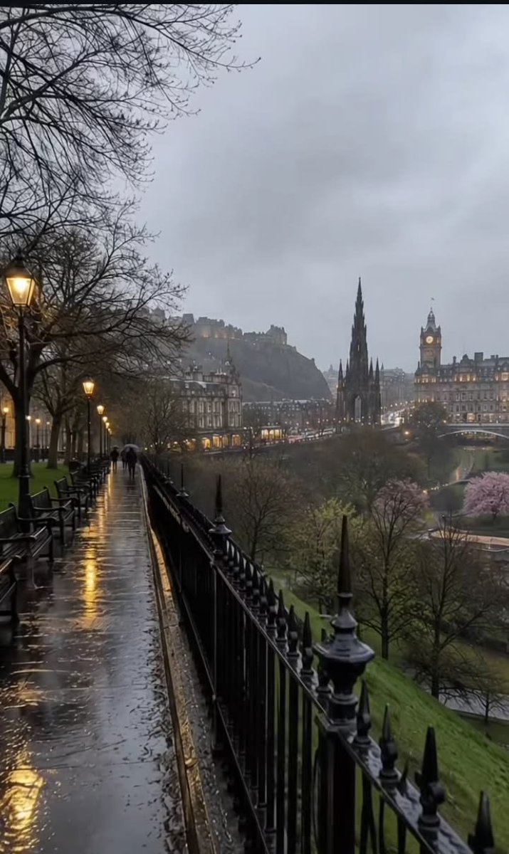 Magaa_Voice's tweet photo. Rainy Day in Edinburg Scotland 🏴󠁧󠁢󠁳󠁣󠁴󠁿 https://t.co/kKDcPuGmhM