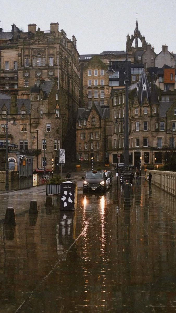 Magaa_Voice's tweet photo. Rainy Day in Edinburg Scotland 🏴󠁧󠁢󠁳󠁣󠁴󠁿 https://t.co/kKDcPuGmhM