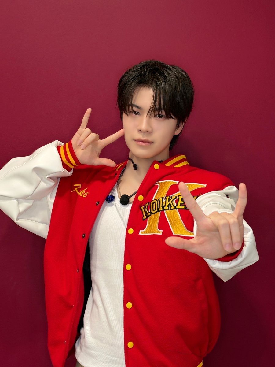 KO1KEYZofficial's tweet photo. [📸] 261017

MBC「쇼! #음악중심」 
감사합니다!

🌟 #KOSUKE
Detail ➡︎ https://t.co/J0zE5m2lrj

'KO1KEYZ' (Korean ver.) PV
🔗https://t.co/4xIBmFp1QE
Apple Music
🔗https://t.co/nt5gbOMgPp
Spotify
🔗https://t.co/pTP0S9St1f

#쇼음악중심 #MUSICCORE 
#KO1KEYZ #코이키즈 https://t.co/euw8aV8geS