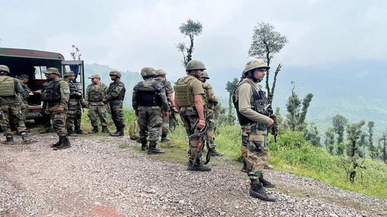 DarKoshal's tweet photo. Alert troops spotted suspicious movement along the #LineofControl in the Jumgund area early Saturday and challenged the suspects. Officials said it is not yet clear whether the incident involved an infiltration attempt. Further details are awaited.

#LoC #BorderSecurity https://t.co/C1yr5RlDAu
