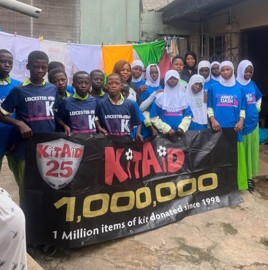 KitAid's tweet photo. 🌍⚽ Football Bringing Smiles to Ghana! 🇬🇭❤️
Great to see this fantastic mix of kit making its way to Ghana! 🙌👕✨
📍 School: Ummul Qura Islamic Basic School
📍 Location: Aboabo, Kumasi, Ghana
👧🏽👦🏽 Age Group: 10–15 years
#Ghana 🇬🇭 #FootballForAll ⚽ #GrassrootsFootball https://t.co/3vPOFVwRCN