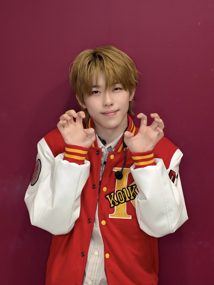 KO1KEYZofficial's tweet photo. [📸] 261017

MBC「쇼! #음악중심」 
감사합니다!

🍎 #TOWA
Detail ➡︎ https://t.co/0KLu2uaUgX

'KO1KEYZ' (Korean ver.) PV
🔗https://t.co/4xIBmFp1QE
Apple Music
🔗https://t.co/nt5gbOMgPp
Spotify
🔗https://t.co/pTP0S9St1f

#쇼음악중심 #MUSICCORE 
#KO1KEYZ #코이키즈 https://t.co/CFY3U08y6E