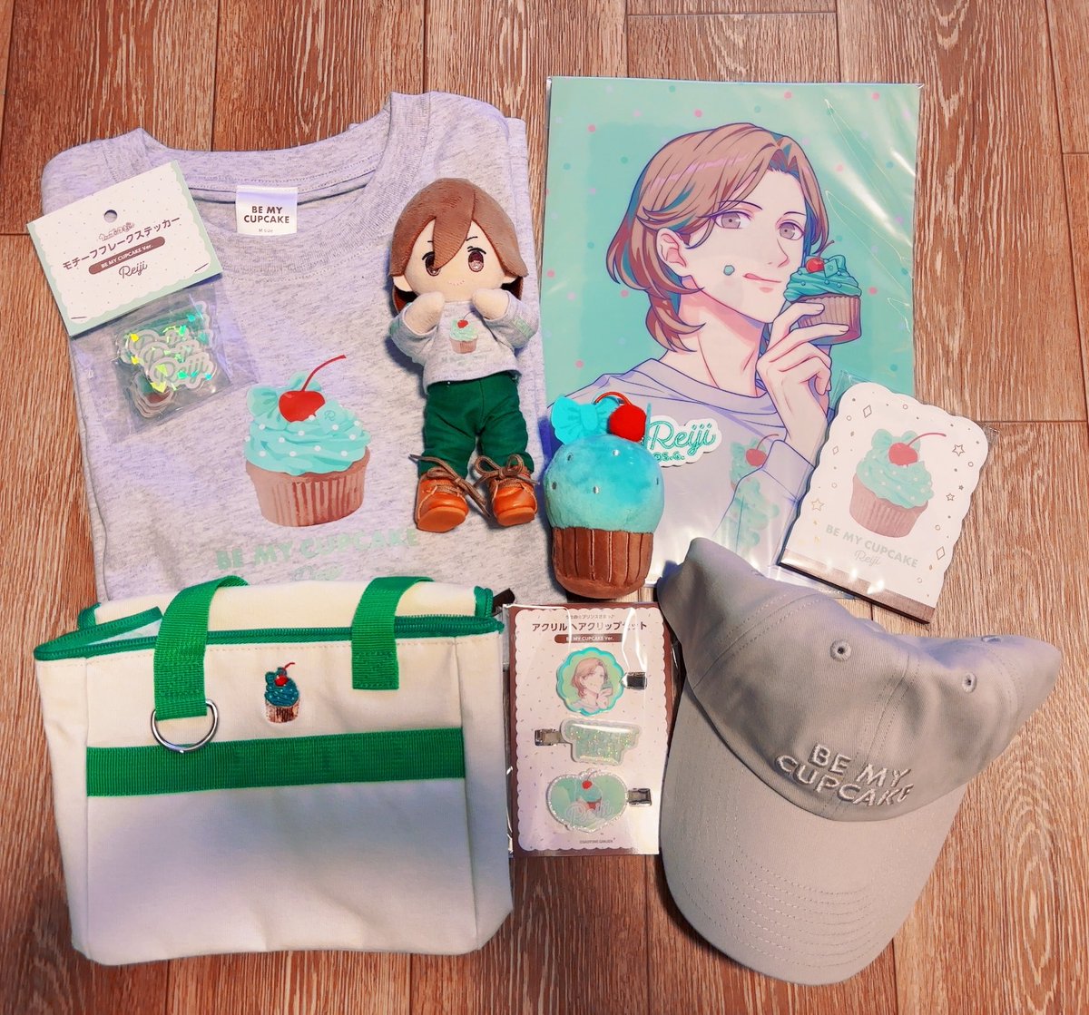 latico1's tweet photo. カップケーキのやつ届いた🧁💚
可愛いー🥰🥰🥰結局行けずじまいで現物初めて見たから可愛過ぎて興奮してる❣️笑 しかもいつも通販時期めちゃくちゃズレるけど、春ものが秋届いたおかげでロンTが着れる✨️嬉しいー🫶 https://t.co/L54jgVAKGH