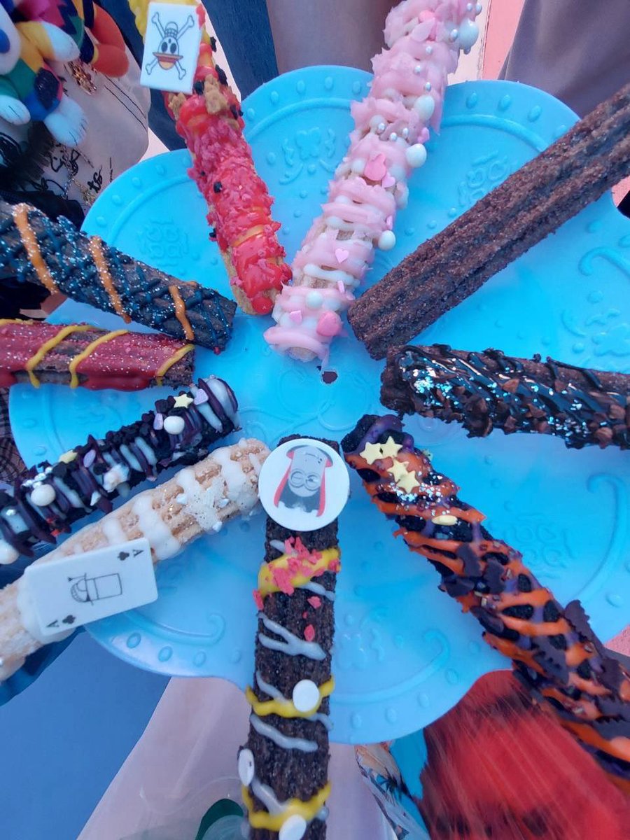 yuniba75yuenchi's tweet photo. #USJ
 #USJファン

ユニバにあるチュリトスをみんなに協力してもらって全種類集めました🥰✨️

ずっと1回してみたかったことなので、夢が叶ってすごく嬉しいです😭♥️

こうやってチュリトスが集まる光景、可愛すぎませんか？😍
カラフルでキラキラの世界🤭✨️

ご協力してくださった皆さん、本当にありがとうございました☺️♥️
@tai_usj_usausa 
@__tu_namayo 
@snowdropYUKI28 
@2LYwwnLOf564091 
@0eun5veW6wm1pxt 
@sa_sa_sa_0410 

やっぱりユニバの繋がりは偉大だなーって改めて実感しました🥹✨️

🌟 私個人のおすすめランキング 🌟

🥇 1位 マイメロのいちごヨーグルト🍓
🥈 2位 ワンピース ルフィのトロピカルフルーツ🏴‍☠️
🥉 3位 カシスショコラ🍫

フルーツ系はさっぱりしていて食べやすかったです🤤✨️

甘いものが好きな方には、ハロウィンココアがおすすめです🎃🦇🕸

※あくまでも私個人の感想なので、皆さんも好きなチュリトスを楽しんでくださいね🥰

皆さんはどのチュリトスが好きですか？🤭♥️
