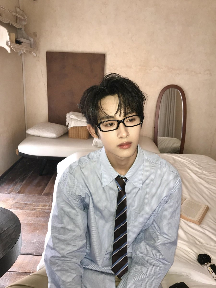 wwfolder's tweet photo. 261017 #WINWIN UPDATE 🤓🤍 https://t.co/Yu6ECQAL0M
