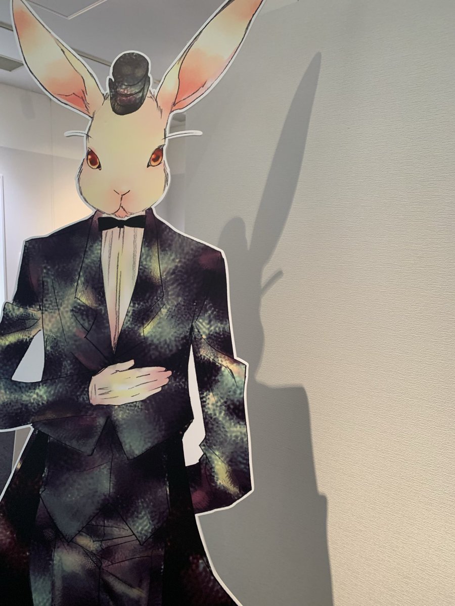 Chahahahann's tweet photo. ラプラスの魔等身大パネルがあった https://t.co/kMPzOtqVIZ