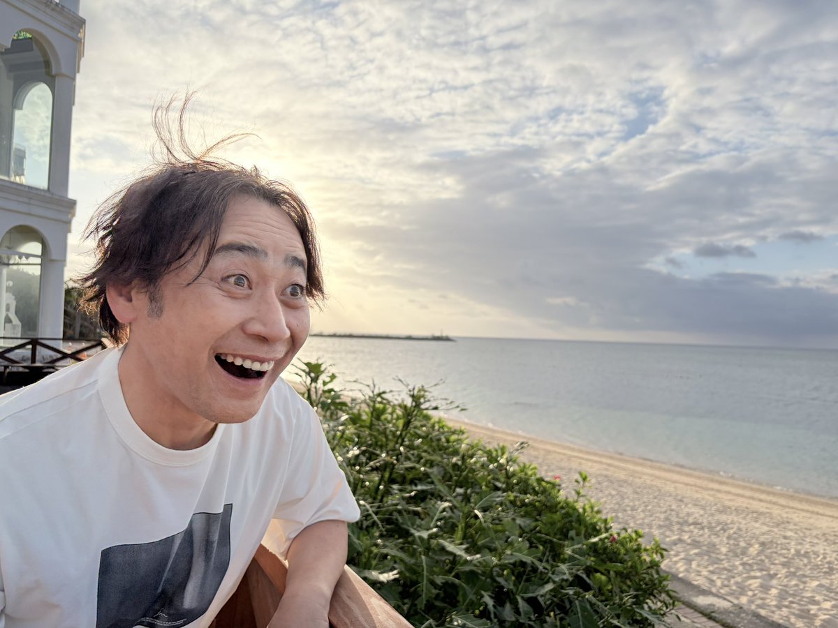 ENma_Dororon's tweet photo. 人生はじまって60年
初めて海を見たおじさん
「え？何これ？？」
「何なのっっ⁉️」
「うわぁ、きれーーーっ‼️」

#愛犬わをん
#高木渉というおじさん https://t.co/lxhbCu0Hvi