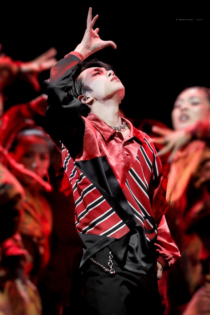 davidlindsayyy's tweet photo. [Ping Rongche rocks the new stage vibe today! His sharp moves and charm are totally unmissable!]， https://t.co/2UQ51fZtwn