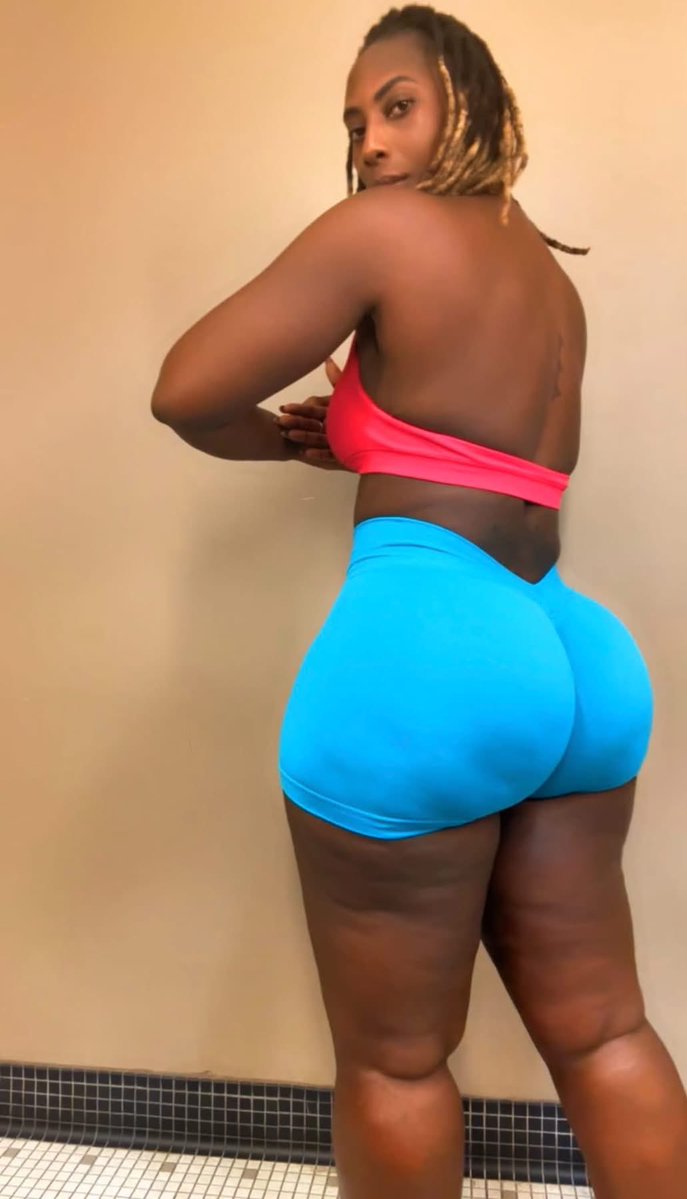 NmonjayInfkh5f's tweet photo. 1 year later 🗓⏳👣fufu butt na! https://t.co/VnINhFzdvl