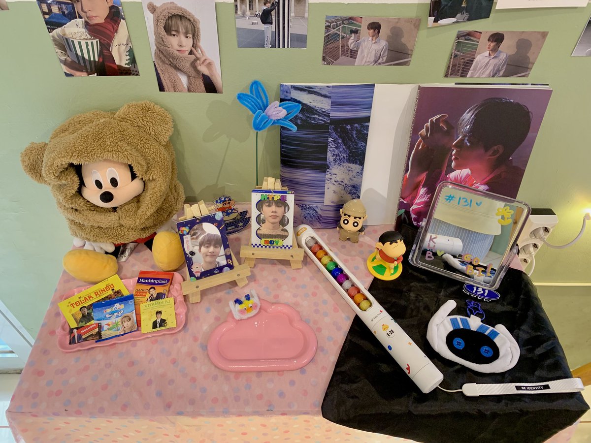hanbinswag's tweet photo. kim hanbin birthday cafe event at @kedaikumoii 🤩💙

#BI #KIMHANBIN #비아이 #김한빈 #HAPPYHANBINDAY https://t.co/HgbKy8CWjy