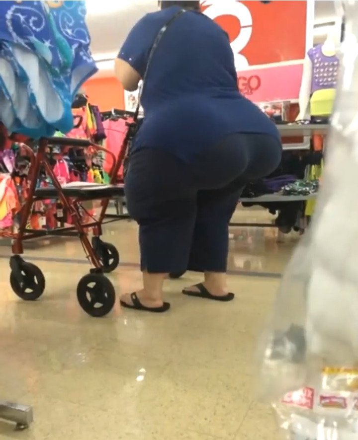 Curvofilo's tweet photo. Thick BBW Huge Monster booty granny milf auntie shopping at the supermarket https://t.co/5ngct3zNp0