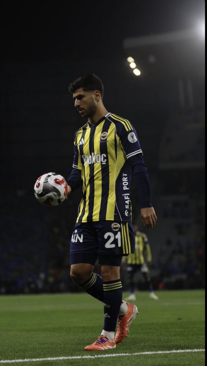 BBozkurt3122's tweet photo. Kariyeri boyunca hiçbir teknik direktör ile sorun yaşamamış adam,
Eagle ile sorun yaşıyor.
Sizce sorun kimde... https://t.co/0OdDfQ7dhi
