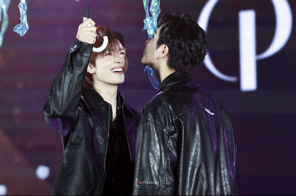 yuewithme's tweet photo. my favourite pics of the day… they look so ethereal together. ☂️🖤🤍💕

©️ Eiliy_isme , aboutdabest, Mylittlebaby___🫶🏻

PERTHSANTA LOST IN LOVE

#PerthSantaFMinMacau https://t.co/v4fVsffu5u