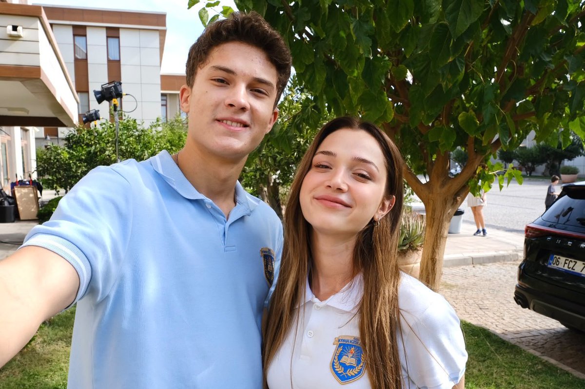 arleyupdatess's tweet photo. bize sunulan hikaye ve şu an izlediğimiz hikaye arasında çok fark var biz arasın aşkını leyla ve arasın güzel sahnelerini göremiyoruz arley bu dizinin en sevilen çifti ve başrol çiftidir bu kadar yok sayılmasının nedeni nedir lütfen bu son bulsun

PastelFilm BasrolCifteSaygı https://t.co/LZTaUgC0kr