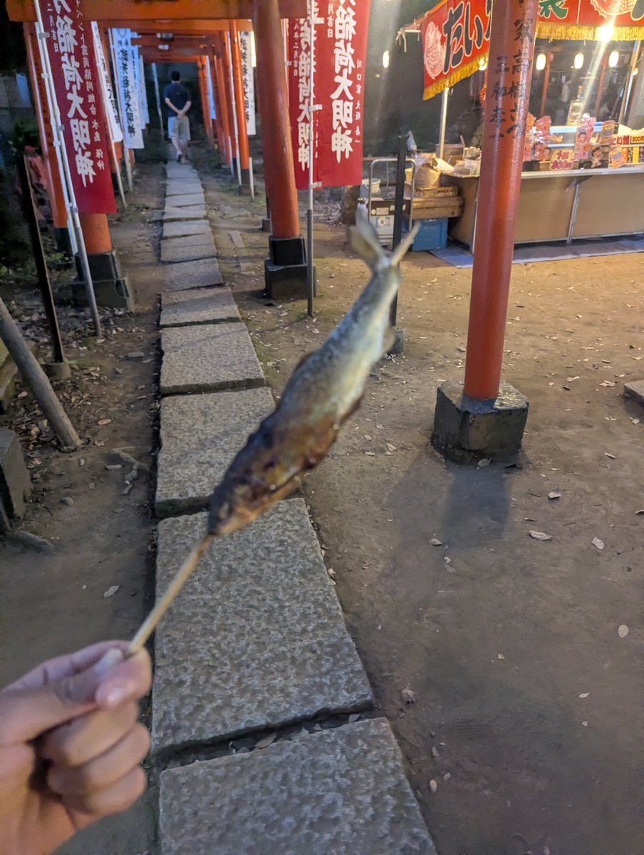 huono_ihminen's tweet photo. 縁日で鮎なんか出すんすね https://t.co/EI1gN8SKJg