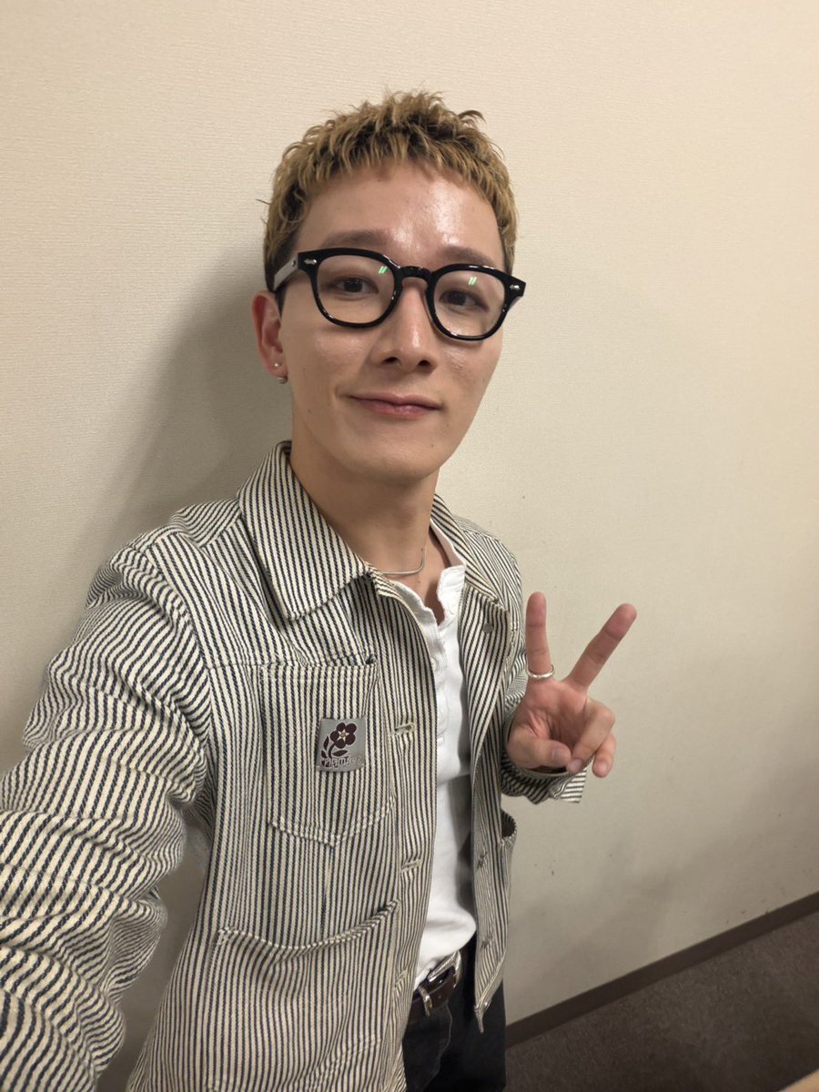 tjbb_'s tweet photo. 皆さんこんばんは、
今日はJET LOUNGE大阪🐙

やっぱり大阪のみんなはテンション高い笑
帰ってきたって感じがして
楽しかったですー！

少し大阪満喫します〜🐙
また写真載せます📸

https://t.co/jIHRxFne5w

#SHOW @show_jigoku 
#TJBB #THEJETBOYBANGERZ https://t.co/ba2HOz7V7h