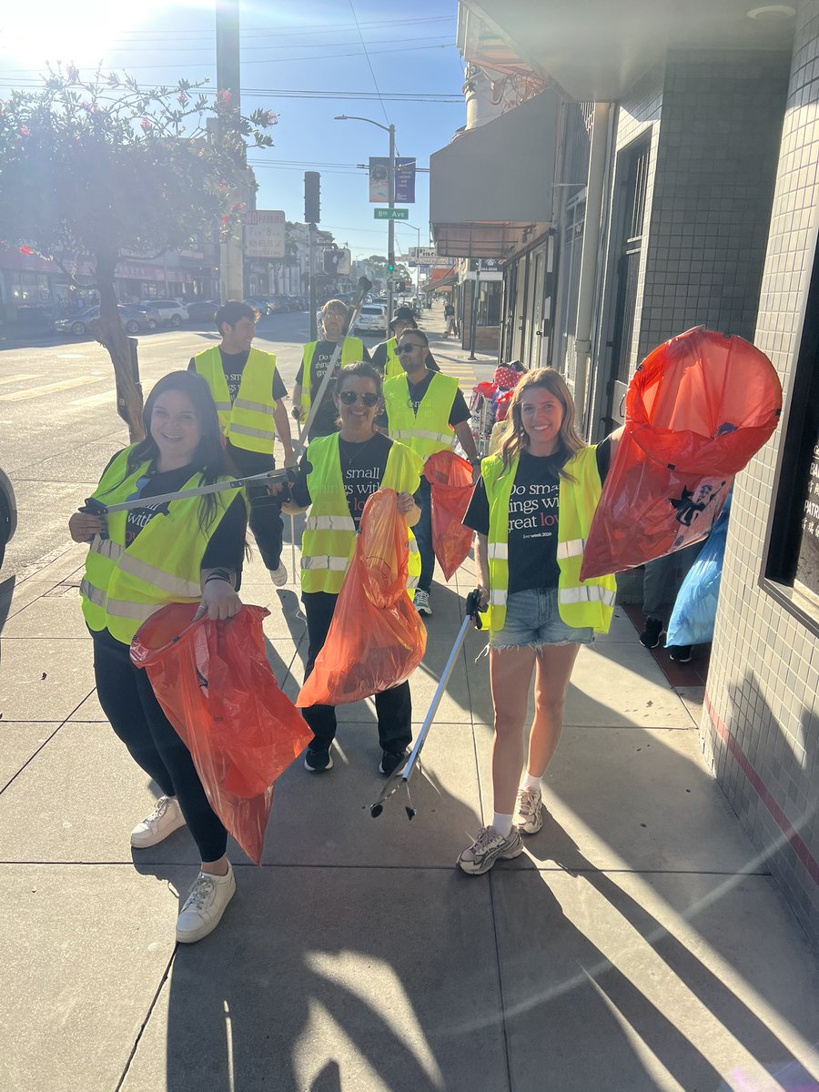 RefuseRefuseSF's tweet photo. Starting off a weekend of 35 citywide cleanups on a Friday afternoon on Clement Street.

An unusually large haul thanks to Canvas Church who volunteers regularly, including their annual Love Week volunteering. Plus our regulars and several new volunteers, we got streets spotless. https://t.co/nZyKYhKB40