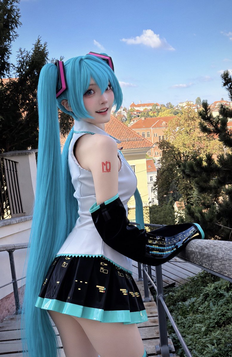 Chocolat_cos0's tweet photo. クロアチアのミク🇭🇷 https://t.co/GyLLfMnn4I