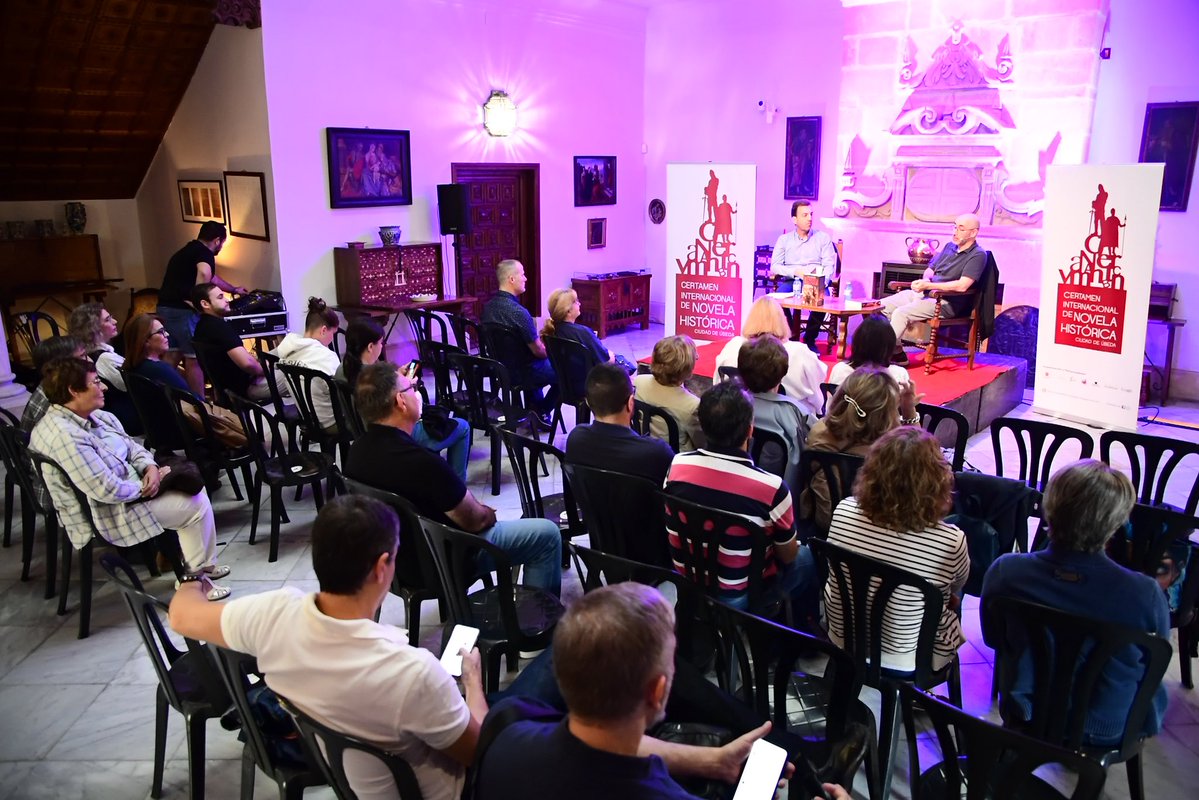 CINHDe's tweet photo. 📚 El #CINH2026 continúa su programación con la presentación de Fuego y bronce. Una epopeya de los pueblos del mar, de Luis Villalón.

⚔️ La novela nos traslada hasta el año 1200 a. C., en un momento decisivo de la Antigüedad. https://t.co/rESFTIq7rp