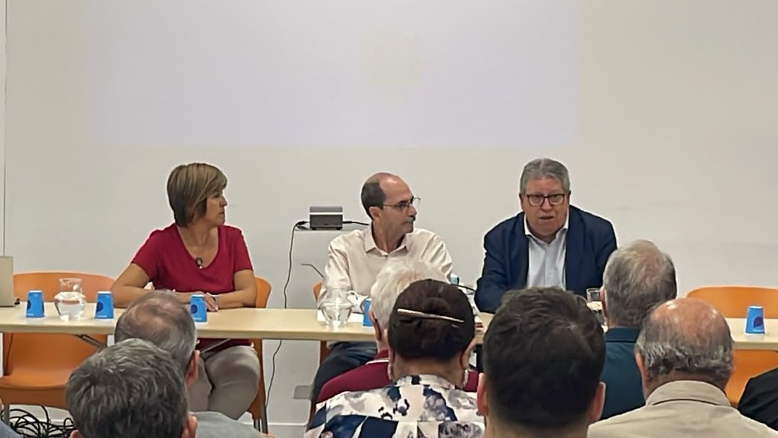 CONFAVC's tweet photo. 💪Arrenca l'AssembleaExtraordinària de la @CONFAVC amb dos objectius d'entrada:

📌Reforma dels Estatuts i del Règim intern x incloure el Protocol per a la prevenció, detecció, de l'assetjament sexual i el Codi Ètic

📌 Eleccions a la Junta Directiva

Som-hi! #SomMovimentVeïnal https://t.co/watBEzWzh4
