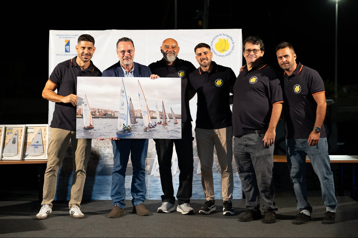 Deportecanario's tweet photo. ⛵ Gran noche de clausura para los barquillos, con Poli Suárez, consejero de Educación, Formación Profesional, Actividad Física y Deportes.
🏆 Liga Insular: SOFCAN Ingenieros.
🏆 Copa Cabildo de Gran Canaria: Abianyera Bus–Playa de La Laja.
#DeporteCanario #VelaLatinaCanaria https://t.co/muxy5RTVyR