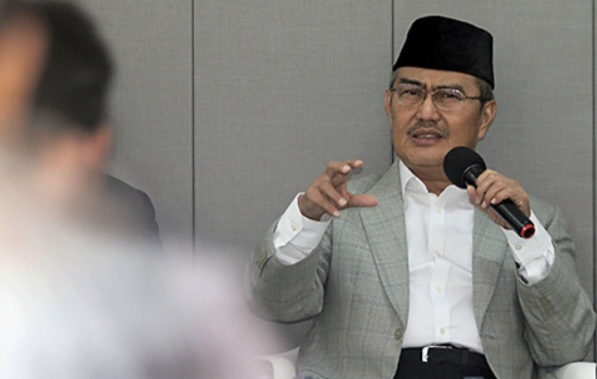 LambeSahamjja's tweet photo. mantan ketua MK minta syarat ijazah untuk pejabat publik dihapuskan saja 

alasannya demi kualitas demokrasi ke depan

alasan yang ia sebut polemik ijazah sudah lama muncul dalam sengketa hasil pemilu

isu ijazah sering dipakai untuk menjatuhkan lawan politik

ia bilang sekitar 10 persen dari ratusan perkara sengketa hasil pemilu di mk tahun 2004 berkaitan dengan masalah ijazah

ajakannya publik diajak menilai ulang syarat ijazah bagi calon pejabat politik