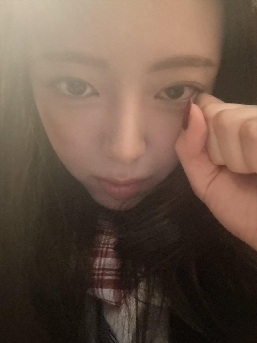 statsofshinyuna's tweet photo. [🫧]

#YUNA shared via Bubble that she really wanted to go see LIA’s performance today but couldn’t because of her recording schedule 🥺

🐰: I wanted to go see Lia unnie’s stage too ㅠㅠㅠㅜㅠ 
🐰: I really wanted to go, but I had a recording session right when unnie was performing
🐰: I just finished now
🐰: Lia unnie must be almost done with her stage by now too
🐰: Photos are being uploaded to the members’ group chat, and she looks so pretty
