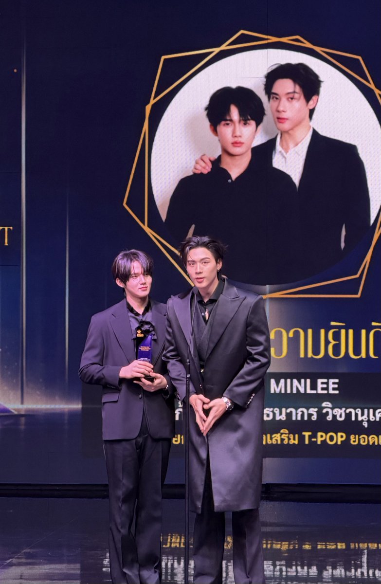 mii_iin_'s tweet photo. ขอบคุณทางงาน The Viral hits มากๆ และเป็นเกียรติมากที่ได้มารับรางวัล Viral hits ถึง2 รางวัลเลยนะครับ และขอบคุณสำหรับทุกๆ กำลังใจที่ส่งมาให้นะครับ ผมรับรู้และรับทราบ ทุกกำลังใจเลย ถ้าไม่มี Vitomin  ที่คอยสนับสนุนพวกเรา ก็ไม่มีพวกเราในวันนี้นะ อยู่ด้วยกันนานๆนะ 

TOPTAPMINLEE AT VIRAL HITS 2026
#TheViralHitsxTOPTAPMINLEE 
#TheViralHitsThailandSpotlight2026
#ToptapMinlee