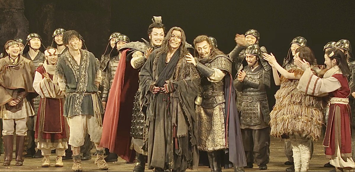 kingdom_stage's tweet photo. 全63戦を終えた王騎、龐煖、騰。
戦の後、3名が労いあうのは 
舞台ならではの光景ですね。
東啓介さんとWキャストで龐煖を全うした章平さん❤️‍🔥
山口祐一郎さんと石川禅さんの関係は
王騎と騰さながらで、またお二人ならでは💞
#配信キングダム2 #舞台キングダム2 https://t.co/taa2lXMZxH