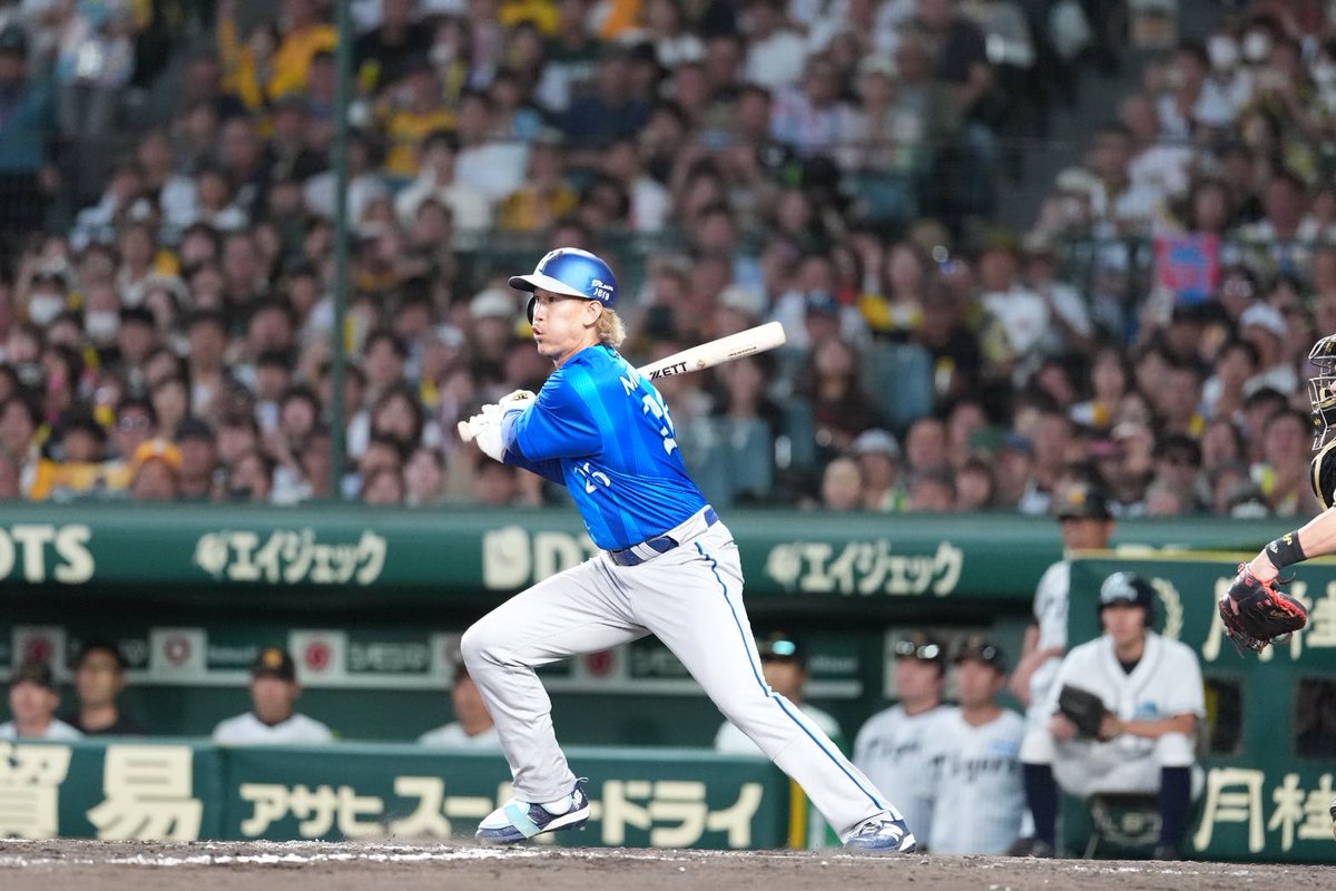 bay_fullcount's tweet photo. 【#阪神 - #DeNA】

9回 #三森大貴 選手が逆転の2点適時打

「とにかく逆転につながるヒットになって良かったです！」

#baystars https://t.co/CmtWpwD07z