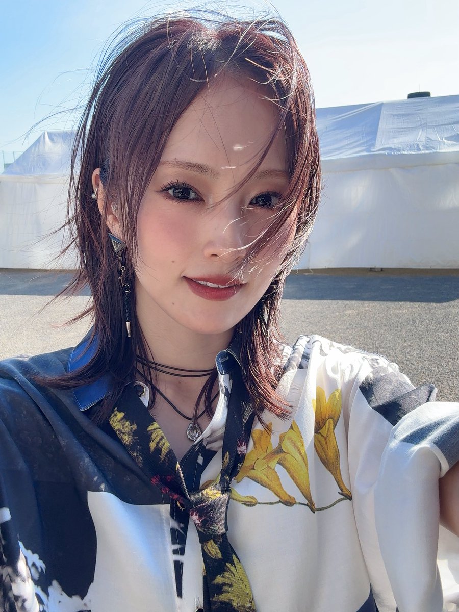SayakaNeon's tweet photo. 「RE:MEDIA FESTIVAL2026」@愛媛武道館 
ありがとうございました🔥🔥

人生初の愛媛でのLIVEが
まさかのアリーナだなんて、、😭

贅沢で幸せすぎました😭✨

天気も空気も最高で楽しかった🥹☀️

#リメディアフェス
#山本彩 https://t.co/E0QypdC4dj