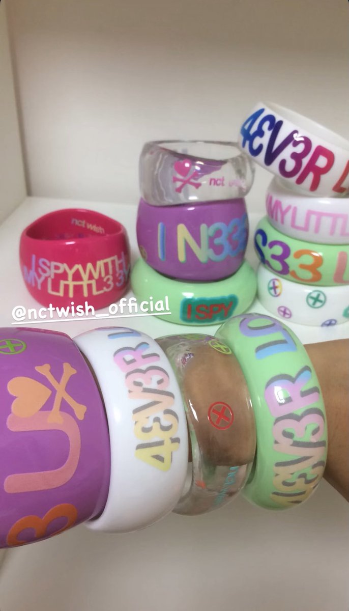 404flux's tweet photo. edit** some of the other bangles were designed by @/yjyounggyeoung !! 
🩶https://t.co/MzdQTMtGGk https://t.co/96PJuomCEJ