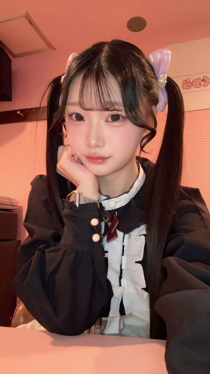 maidin_ari's tweet photo. 🐜おきゅいん🐜
本日は大切な事が盛りだくさんな日！
とっても優しくて大好きなふちかさん卒業😭😭　お隣sweetでは20 時〜もちゃさんお誕生日🎂🎊 　はしごでお待ちしております💞
＃すすきの #札幌 ＃メイド #コンカフェ https://t.co/fZd7UeNVhK