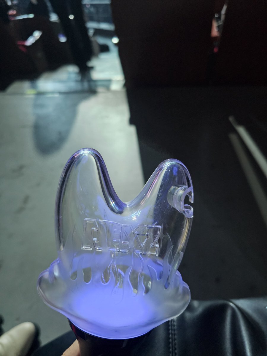Vincixqi's tweet photo. 휴로미 커스텀 피어싱 분실했어요ㅠㅠㅠㅠ 5시40분에 입구쪽에 사진을 찍을때 아직있는데요ㅠㅠㅠㅠ 
#nexz #넥스지 https://t.co/ltPoPUHX02