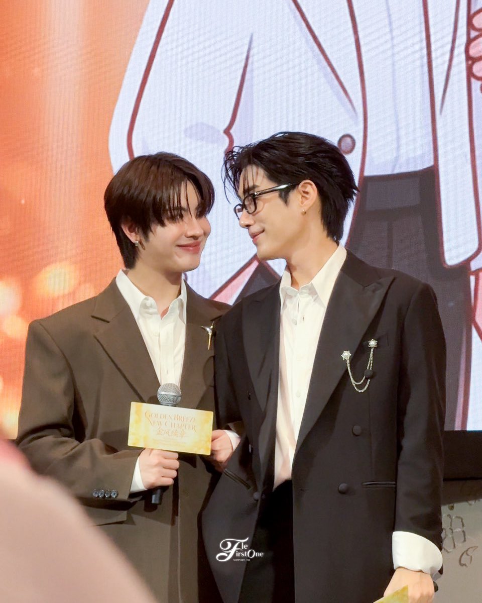 TleFirstoneTH's tweet photo. [17.10.2026] — สายข่าวส่งมาว่าหวานมากเลย เหมือนงานนั้น🤍🫪

#TleXFirstoneBrandPremiumExclusiveEvent

꒰ ♡𝄞 #TLE_mtm #Firstone  
#TleFirstone #เติ้ลเฟิร์สวัน ✩˖ ꒱ https://t.co/Nhvj70xKNv