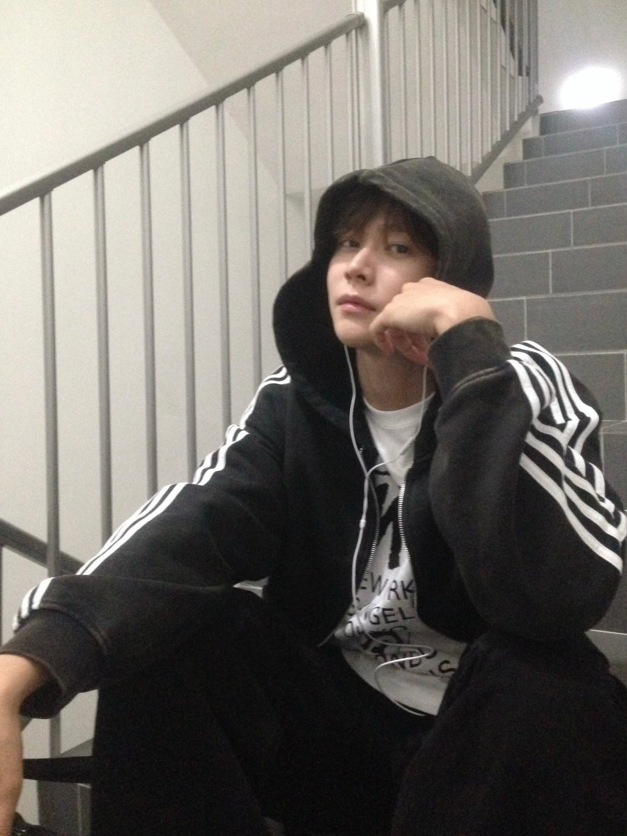staytunedcms's tweet photo. คนยิ่งสเป็คสูงๆอยู่ มาทำให้สูงขึ้นทำไม 😭😭😭😭😭😭😭😭😭😭 https://t.co/wf7Ma361Cu