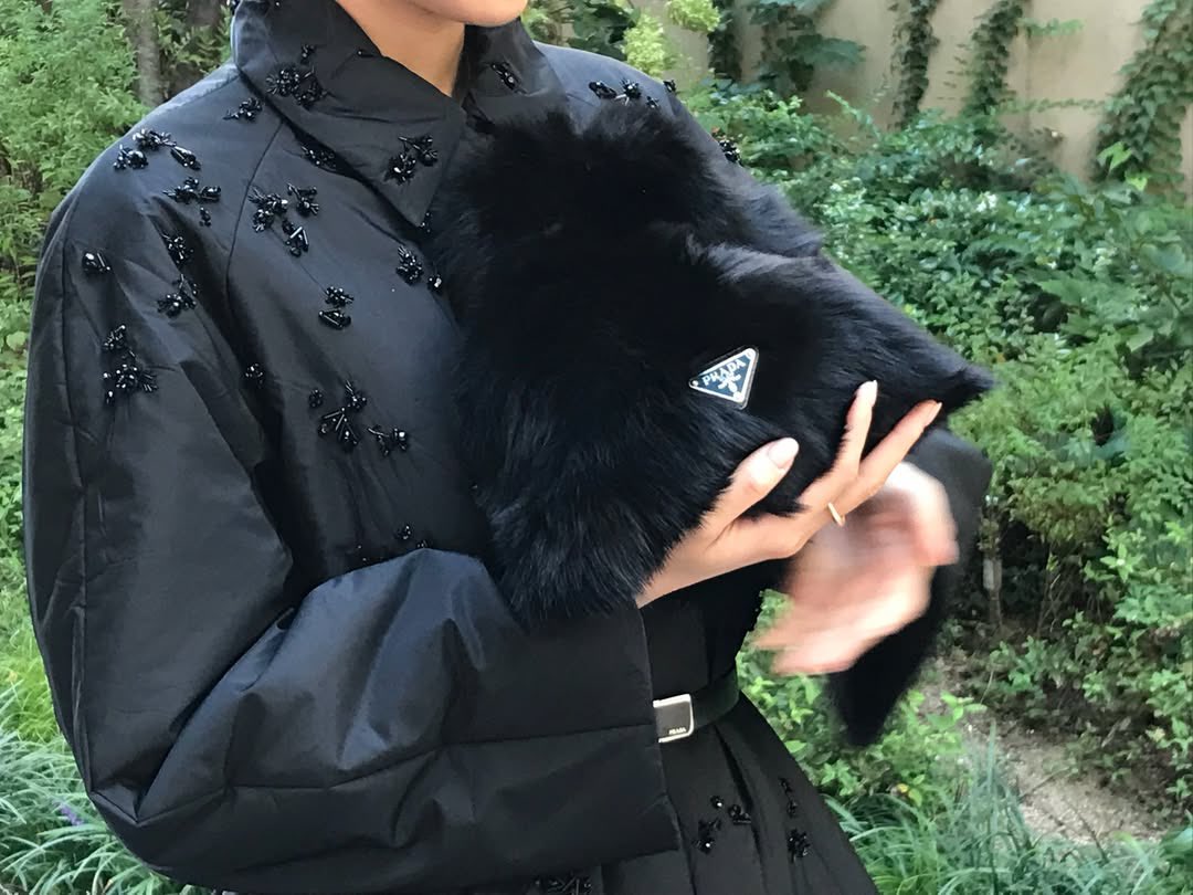 gawonuee's tweet photo. I love my Prada https://t.co/TsoX3myljk