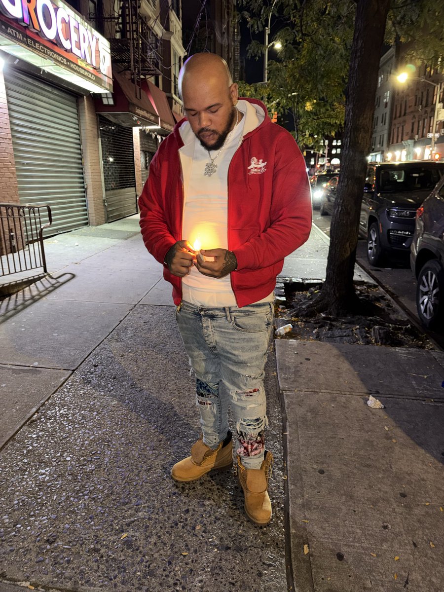 Floss_Donn's tweet photo. I’m just trynna get some money make some music #bf #cb #nyc https://t.co/LMTTMc5hiF