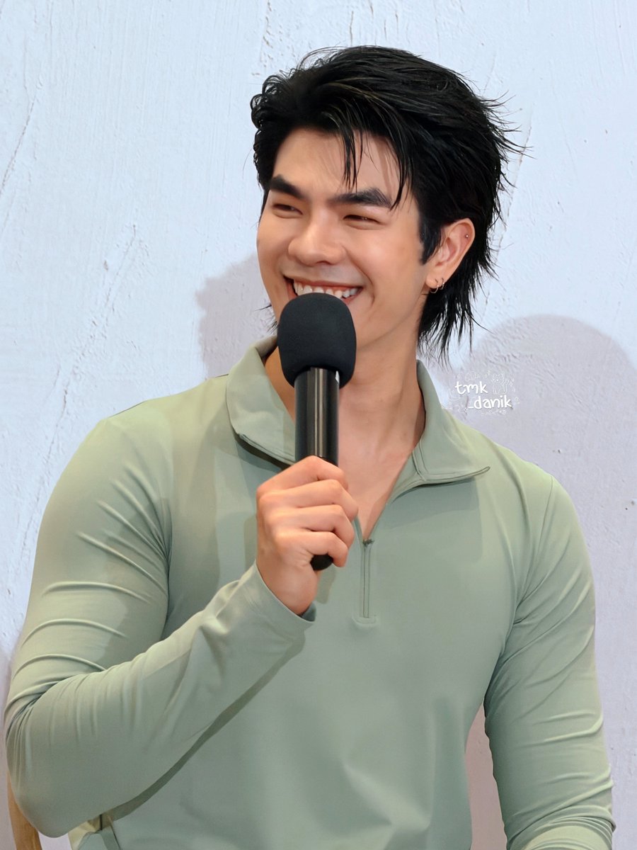 tmk_danik's tweet photo. พี่มาย ลุคออกกำลังกาย คือ หล่อมากกกก 
เขียวตะโกนนนนน 

#Milephakphum 
#HUAWEIWatchGT7xMilePhakphum https://t.co/n2z5quBMwH
